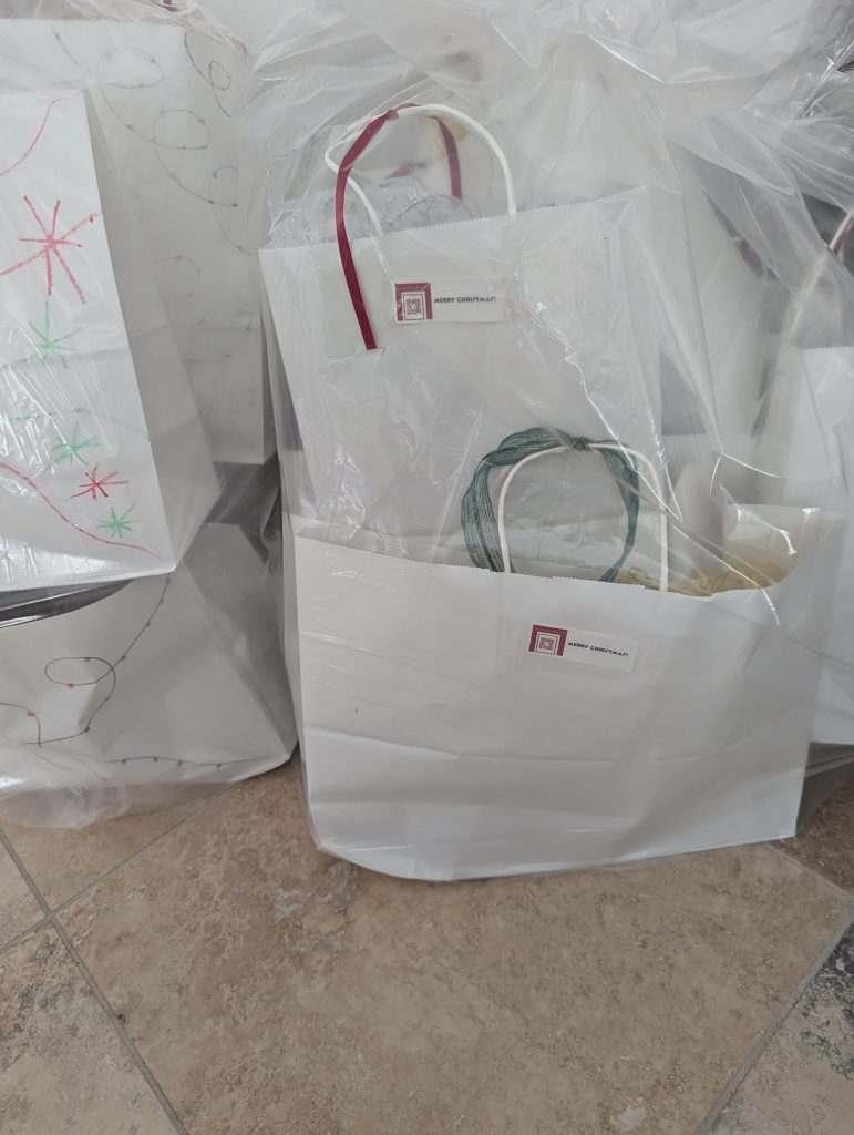 Packaging CTOH decorating kits